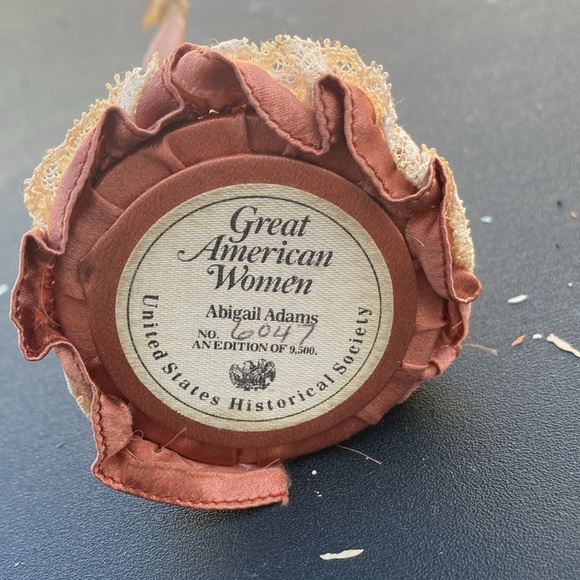 Abigail Adams Figurine Porcelain - Picture 5 of 5